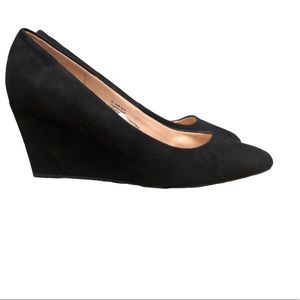 Women black suede wedges